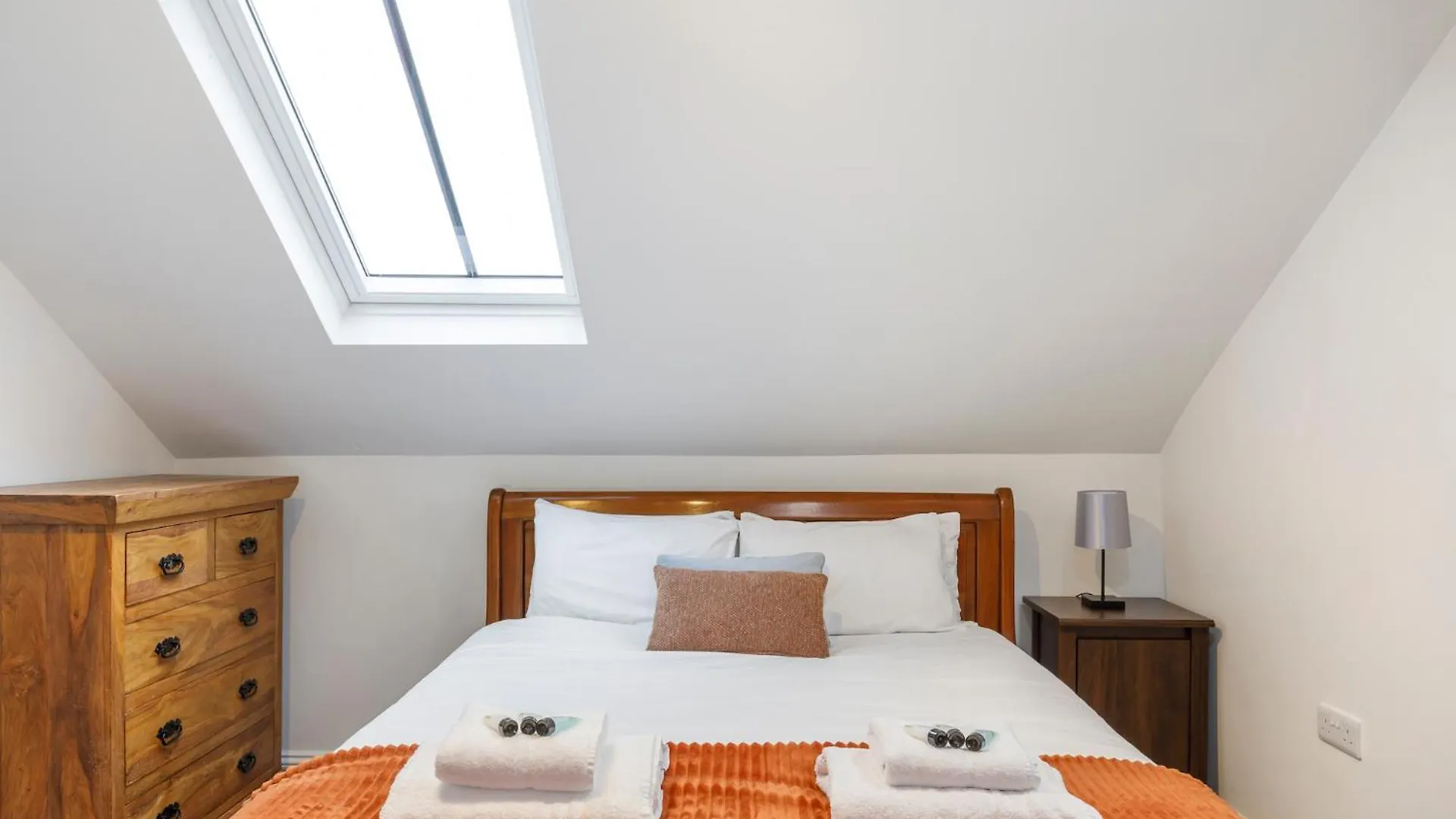 ברייטון Central 6 Bedroom Townhouse בית נופש