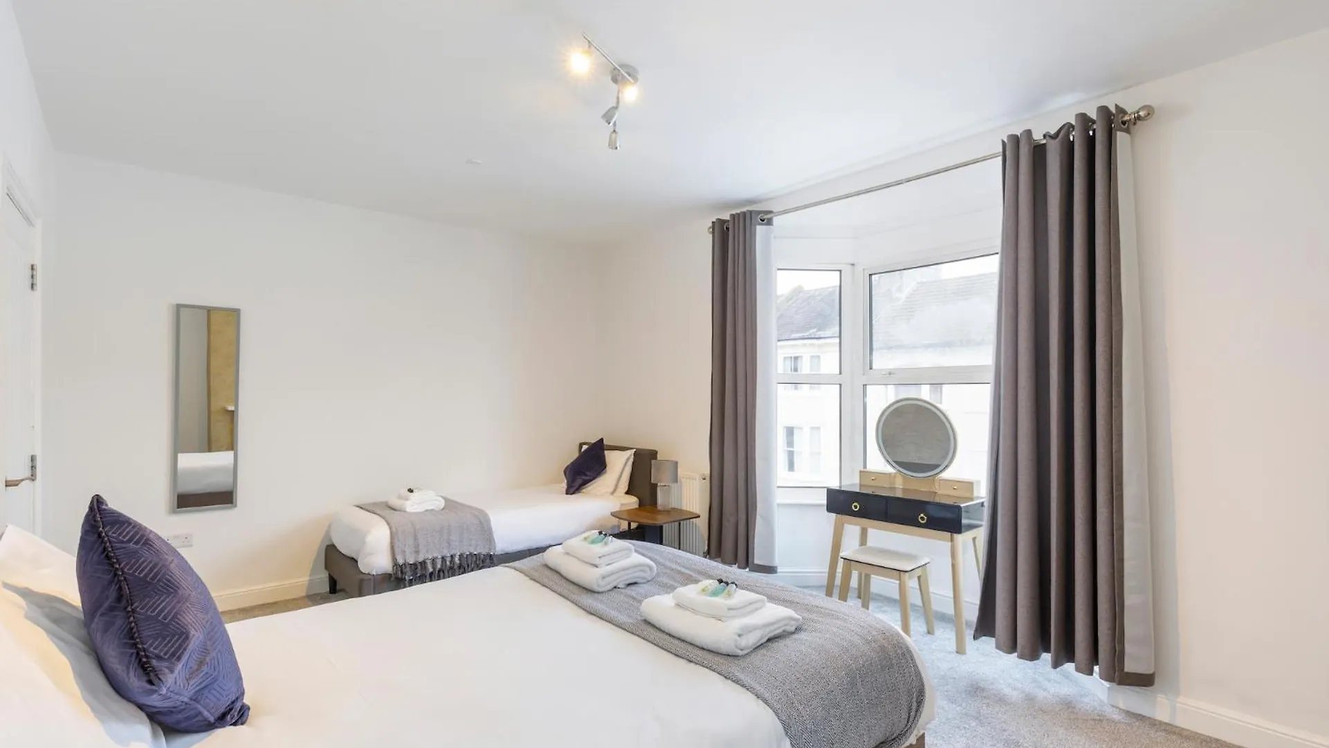 Central 6 Bedroom Townhouse Brighton 0*,  United Kingdom
