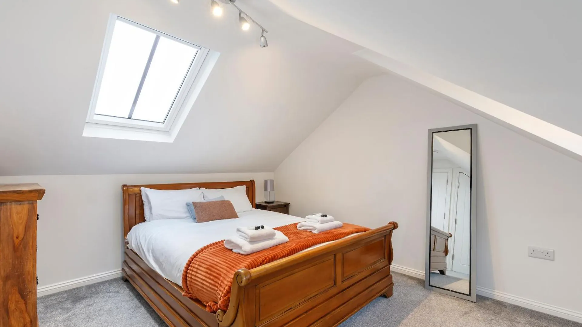 Central 6 Bedroom Townhouse Brighton